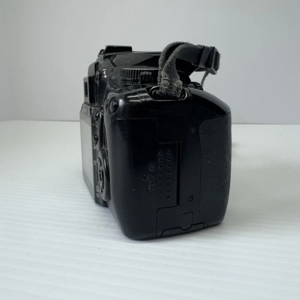 Canon EOS Rebel XTi Camera Body FOR PARTS OR REAPIR ONLY